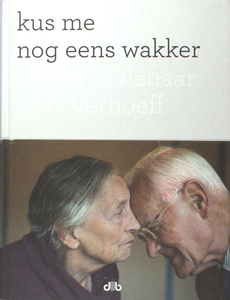 Molenaar, Gerrit (gedichten en nawoord) Bert Verhoeff (foto's). Kus me nog eens wakker.