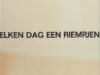 Hermans, Jos.M.M. Elken dag een riempjen. Verhaal over papier en zijn eigenschappen.