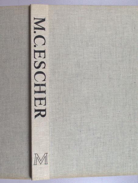 Escher, M.C. - J.L. Locher e.a. Leven en werk van M.C.Escher. Het levensverhaal van de graficus. Met een volledige geïllustreerde catalogus van zijn werk.