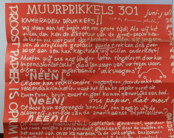 Een muurkrant, roept de grafische garde op tot actie om de dictatuur van de papiergroothandel te doorbreken.
