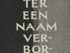 Nieuwenhuizen, Johan van. Achter een naam verborgen.